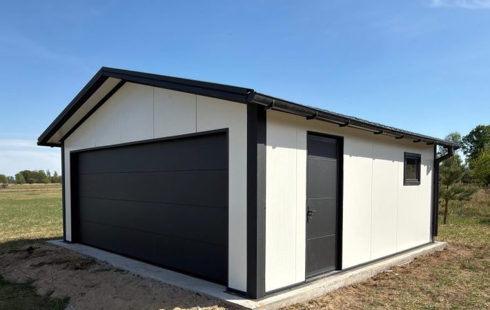 Garaż 6m x 5,80m z płyty warstwowej PIR 60mm Garaż 6m x 5,80m z płyty warstwowej PIR 60mm