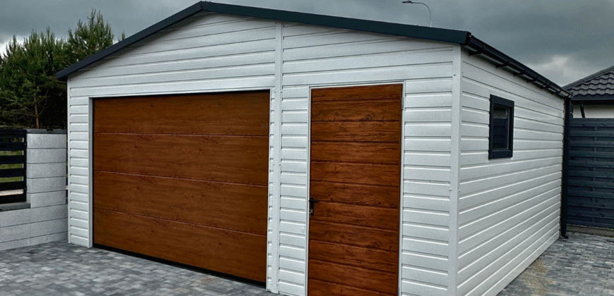 Garaż 5,50m x 6m, RAL9010 + „Orzech”, brama segmentowa