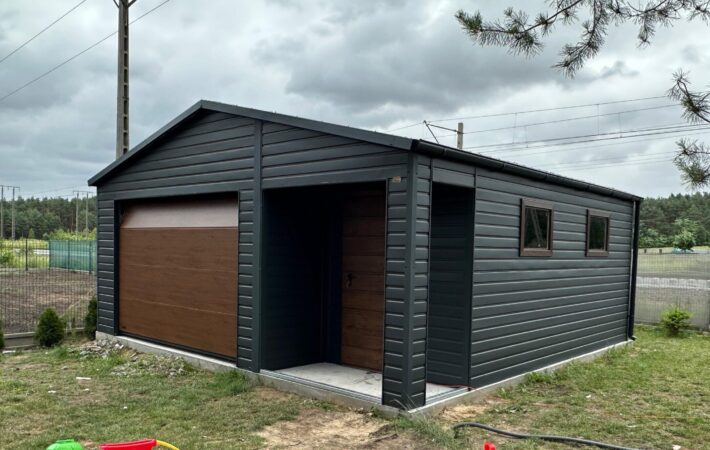 Garaż 6m x 5.80m, wnęka, blachodachówka, brama segmentowa