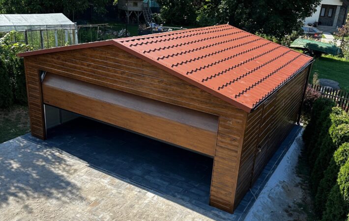 Garaż 6m x 6m drewnopodobny, brama segmentowa 5m, blachodachówka