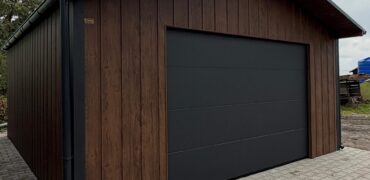 Garaż 5,50m x 6m, drewnopodobny z bramą segmentową