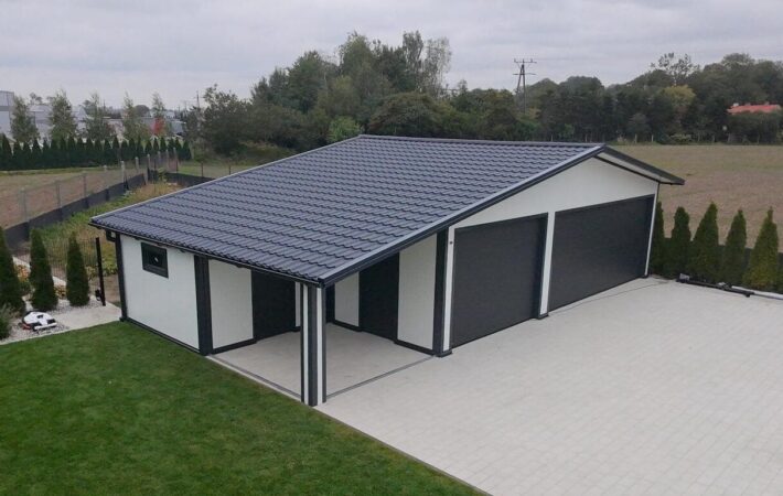 Garaż z płyty warstwowej PIR60mm 12m x 6m, biały + antracyt