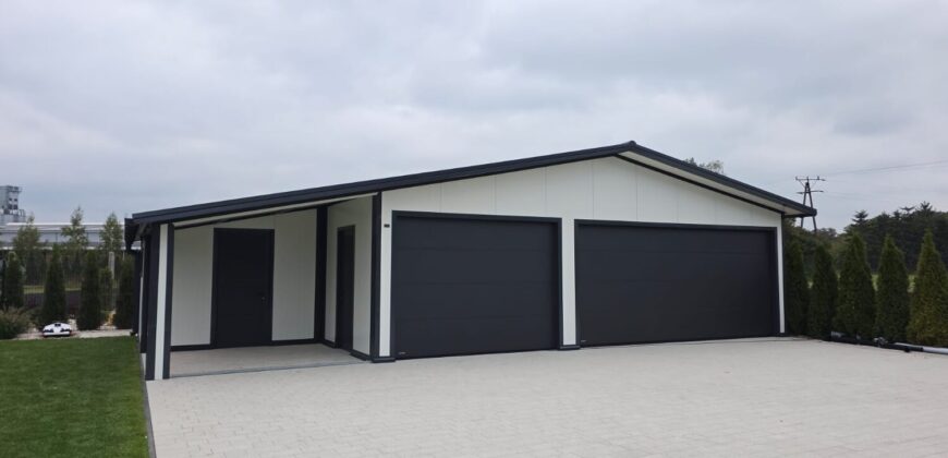 Garaż z płyty warstwowej PIR60mm 12m x 6m, biały + antracyt
