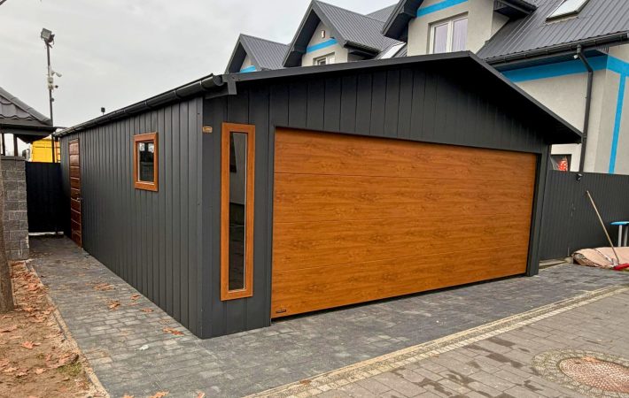 Garaż 6m x 8m RAL9005 i Złoty dąb, brama segmentowa
