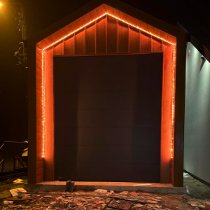 barnbox max garaż premium nowoczesny garaż stalowy na rąbek garaż grafitowy z drewnem, nowoczesny garaż typu stodoła, garaż designerski
