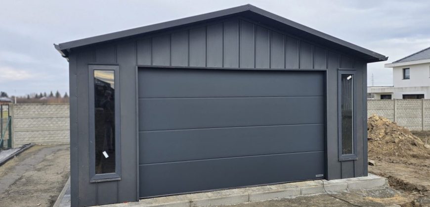 Garaż do 35m2 5,40×6,40 – Rąbek stojący RAL7016, dach RAL9005