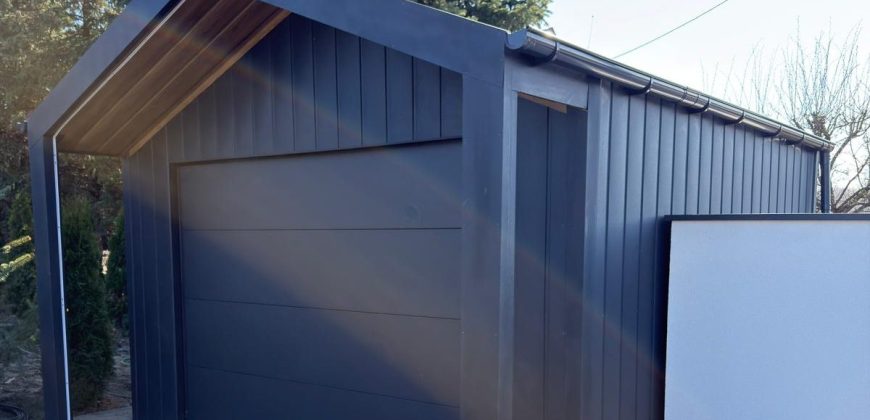 BarnBox 4×4 + 1 m – nowoczesny garaż z wypustem