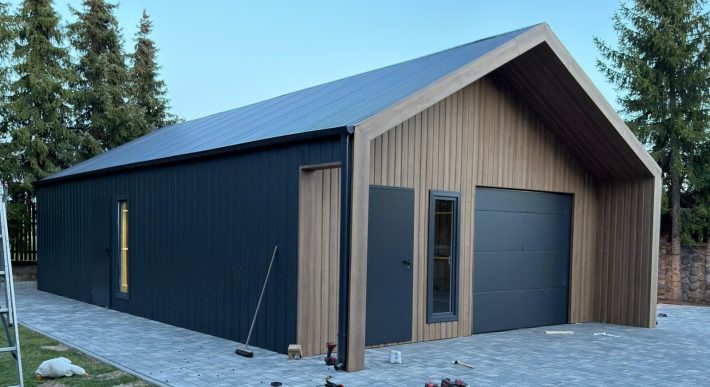 Barnbox Stodoła 6.5 × 12m – garaż wypustem 1 m