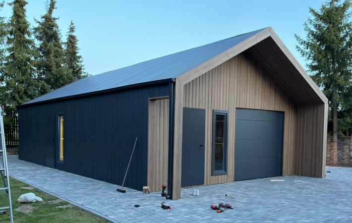Barnbox Stodoła 6.5 × 12m – garaż wypustem 1 m