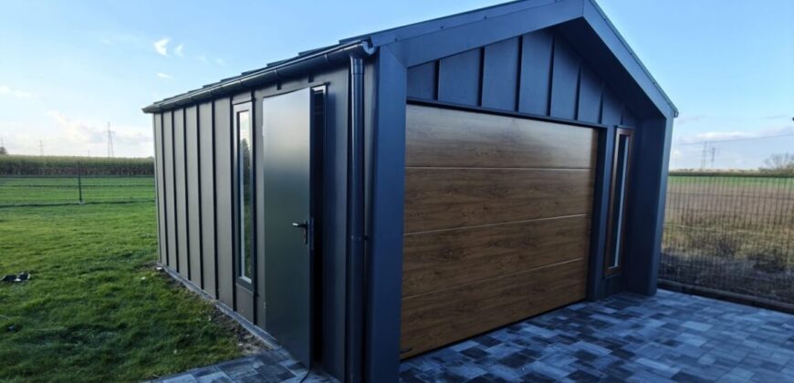 BarnBox 4.5 × 5m – garaż na rąbek stojący RAL 7016