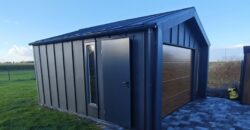 BarnBox 4.5 × 5m – garaż na rąbek stojący RAL 7016 BarnBox 4.5 × 5m – garaż na rąbek stojący RAL 7016