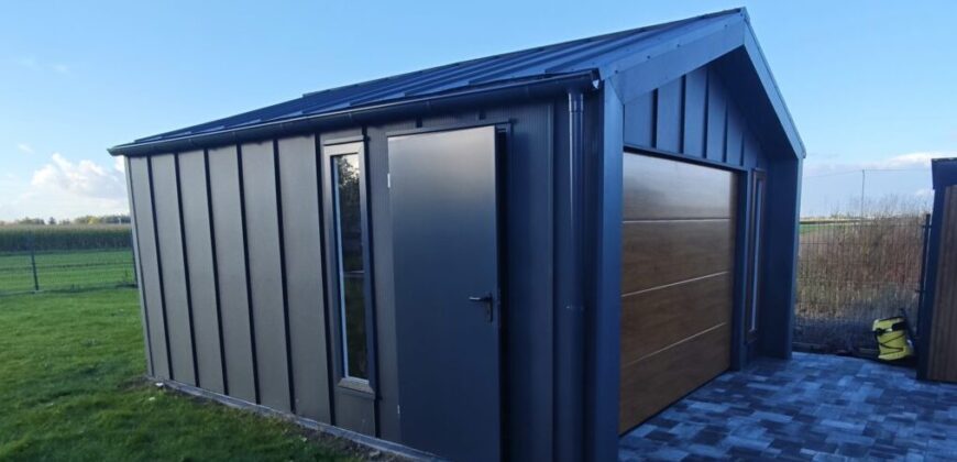 BarnBox 4.5 × 5m – garaż na rąbek stojący RAL 7016